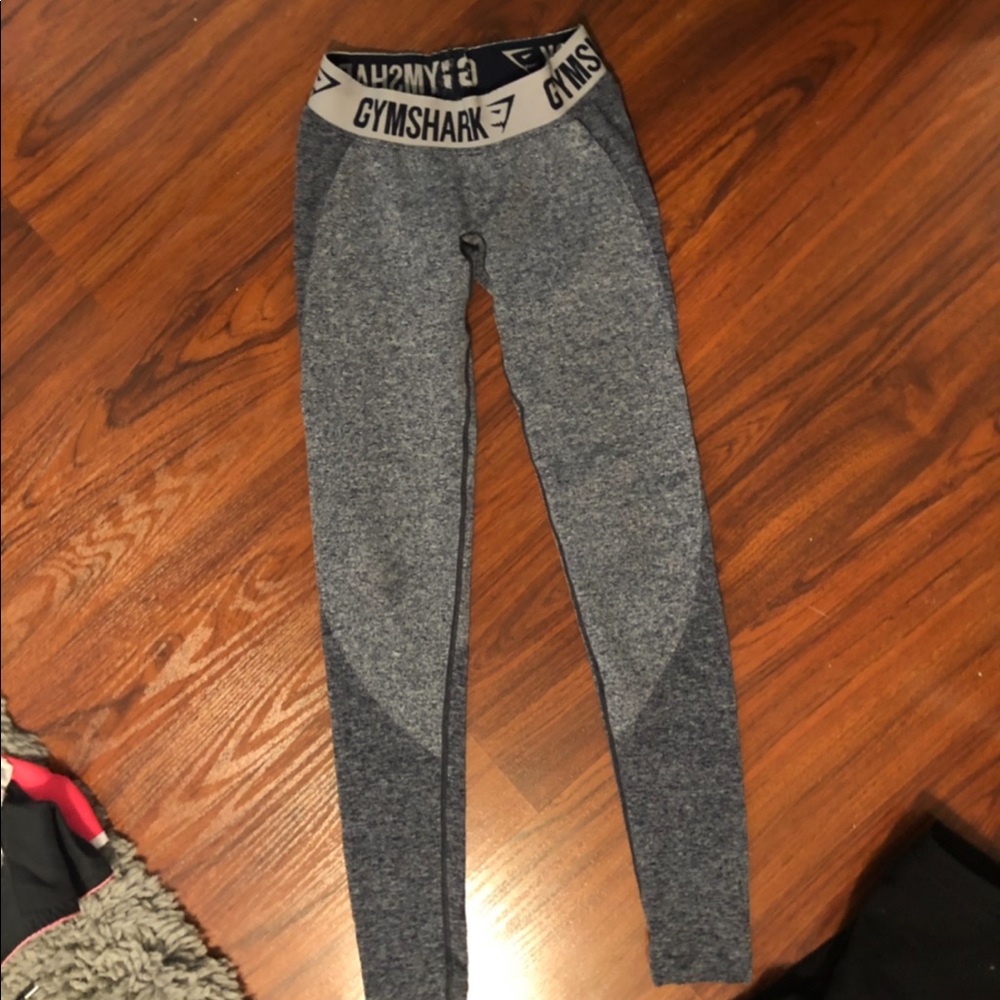 Gym shark leggings